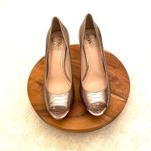 Like 🆕 VINCE CAMUTO Silver Pumps